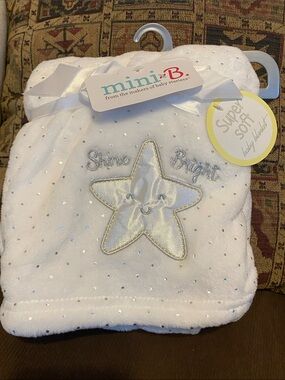 Mini Boden white and silver 'Shine Bright' star blanket